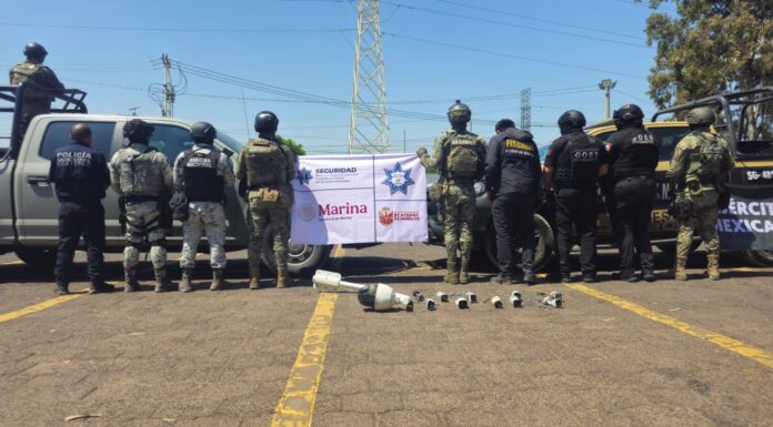 POLICÍA MUNICIPAL Y SECRETARÍA DE MARINA RETIRAN CÁMARAS DE EQUIPAMIENTO URBANO