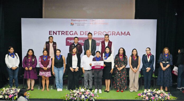 ENTREGA RACIEL PÉREZ CRUZ APOYOS ECONÓMICOS DEL PROGRAMA HERMILA GALINDO