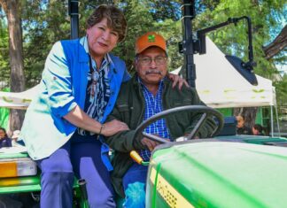 “PUEDEN IMPONER ARANCELES, PERO NO SE PUEDEN LLEVAR NUESTRO CAMPO” AFIRMA GOBERNADORA DELFINA GÓMEZ ÁLVAREZ EN ENTREGA DE APOYOS A PRODUCTORES AGRÍCOLAS MEXIQUENSES