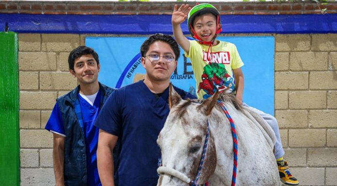 ATIENDE ASISTENCIA PRIVADA DEL EDOMÉX A INFANTES CON SÍNDROME DE DOWN A TRAVÉS DE EQUINOTERAPIA