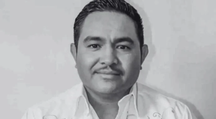 ASESINAN A BALAZOS A REGIDOR DE OCUILAN FRENTE AL AYUNTAMIENTO