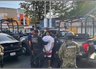 Detienen en Ecatepec a dos sujetos con vehículo robado durante operativo Blindaje Metropolitano