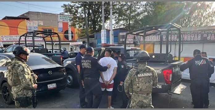 Detienen en Ecatepec a dos sujetos con vehículo robado durante operativo Blindaje Metropolitano