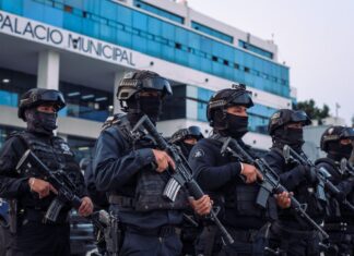 POLICÍAS DE NAUCALPAN QUE FRUSTAN ASALTO EN ECHEGARAY SERÁN RECONOCIDOS POR EL GOBIERNO MUNICIPAL POR SU ACTUAR HEROICO