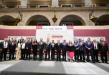 Gobernadora Delfina Gómez anuncia 2 mil basificaciones para docentes mexiquenses y entrega reconocimientos al magisterio