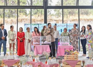 Francisco Vázquez reconoce el papel de las madres en el Congreso mexiquense