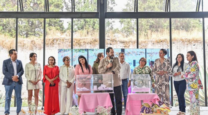 Francisco Vázquez reconoce el papel de las madres en el Congreso mexiquense