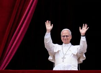 “Nunca más guerra”: El papa León XIV clama por la paz mundial en su primer discurso dominical