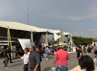 Colapsa estructura en la Feria del Libro de Nezahualcóyotl; hay cinco personas lesionadas y suspenden actividades