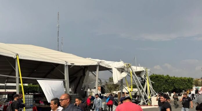 Colapsa estructura en la Feria del Libro de Nezahualcóyotl; hay cinco personas lesionadas y suspenden actividades