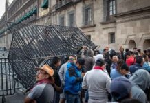CNTE bloquea Palacio Nacional y frena mañanera de Sheinbaum; exigen diálogo inmediato y rechazan aumento salarial