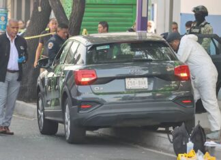 Investigan a dos policías por manipular escena del crimen tras asesinato de funcionarios cercanos a Clara Brugada