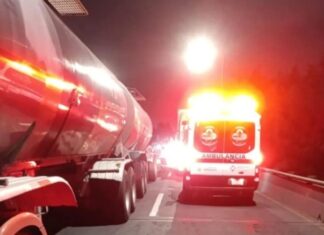 Muere mujer tras ser arrollada por pipa en Paseo Tollocan