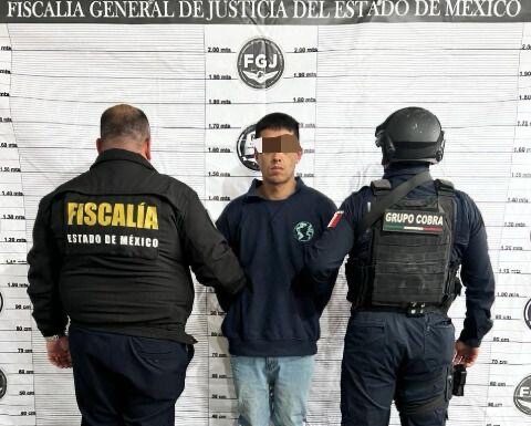 Detienen en Toluca a presunto delincuente con armas y droga; aseguran inmueble con equipo balístico