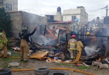 Atienden autoridades explosión por pirotecnia en Tultepec; reportan una persona fallecida y tres lesionadas