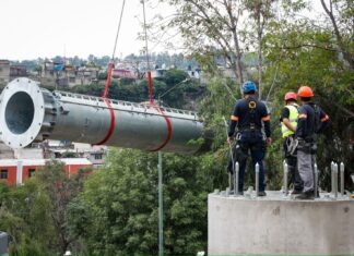 Inicia transformación de la movilidad en Naucalpan con montaje del primer poste de la Línea 3 del Mexicable