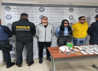 Catean casa y detienen a tres presuntos narcomenudistas en Nezahualcóyotl; aseguran droga y más de 200 mil pesos
