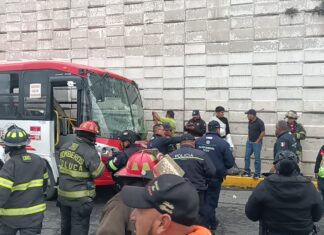Atienden cuerpos de emergencia percance vial en Toluca; hay 35 lesionados