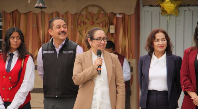 La transformación educativa llega a Ecatepec: mejoran escuelas y entregan equipamiento