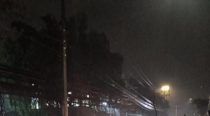 Atienden autoridades de Tlalnepantla afectaciones tras intensa lluvia; reportan casas y vehículos dañados