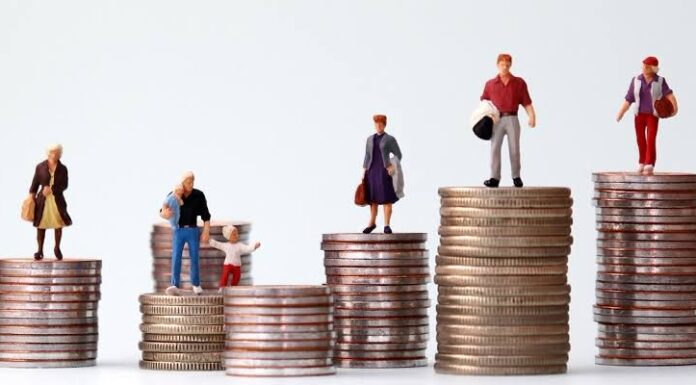 ¿Cuánto debe ganar una familia para ser clase media o alta en México en 2025?