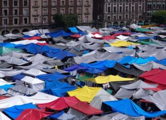 CNTE decide mantener plantón en el Zócalo y reforzarlo con más docentes
