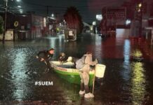 Evacuan en lanchas a vecinos de San Mateo Atenco por fuertes inundaciones; denuncian falta de apoyo estatal