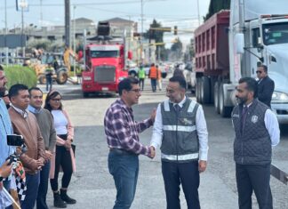 Alcalde de Metepec combate baches con repavimentación en Guadalupe Victoria