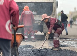 Inician trabajos de bacheo en vialidades clave de Toluca para mejorar movilidad y seguridad vial