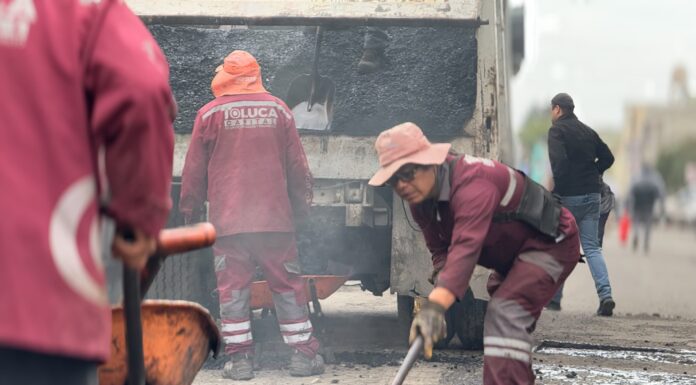 Inician trabajos de bacheo en vialidades clave de Toluca para mejorar movilidad y seguridad vial