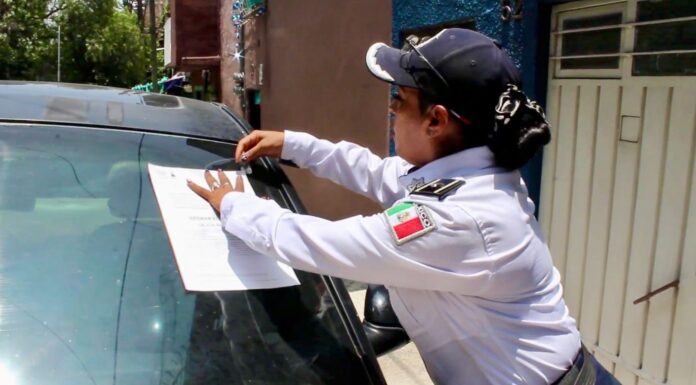 Inicia Naucalpan operativo para liberar vialidades de vehículos abandonados y objetos obstruyentes