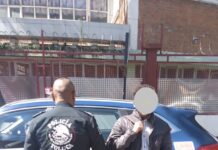 Detienen a joven en Toluca por tirar basura en la vía pública