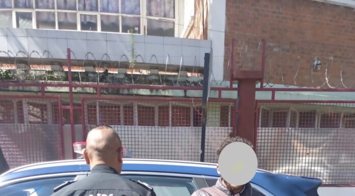 Detienen a joven en Toluca por tirar basura en la vía pública