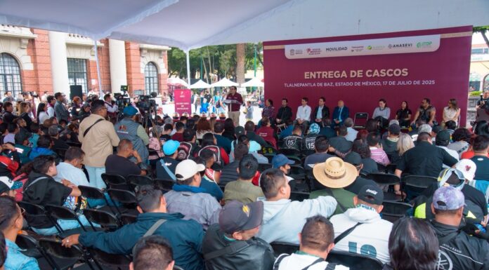 Entregan 200 cascos certificados a motociclistas del Valle de México para reforzar la seguridad vial