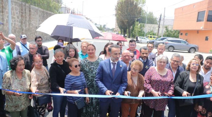 Vecinos de Metepec celebran reencarpetado de calle Morelos; obra beneficia a casi 20 mil personas