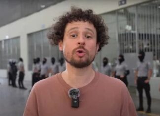 Entre gritos, selfies y polémica: así fue el encontronazo de Luisito Comunica en la marcha contra la gentrificación en la CDMX