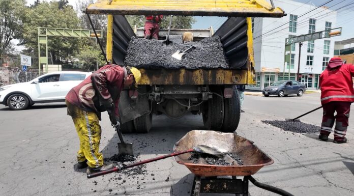 Toluca refuerza trabajos de bacheo para mejorar seguridad vial