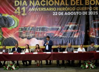 Bomberos de Texcoco celebran 41 años de servicio y reciben reconocimiento del gobierno municipal