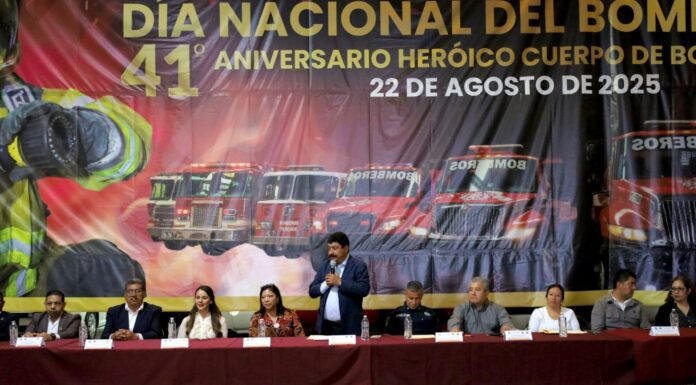 Bomberos de Texcoco celebran 41 años de servicio y reciben reconocimiento del gobierno municipal