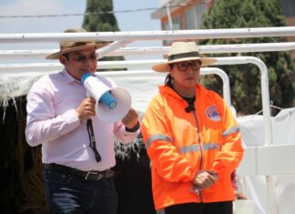 Recorre Azucena Cisneros zonas afectadas por inundaciones en Ecatepec