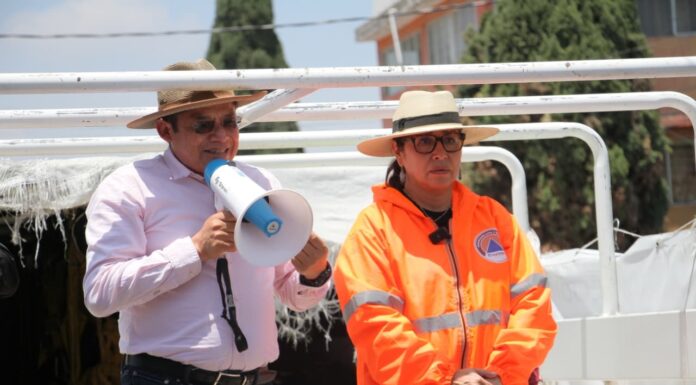 Recorre Azucena Cisneros zonas afectadas por inundaciones en Ecatepec