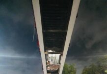 Realizan mantenimiento preventivo en puente peatonal de avenida Mario Colín en Tlalnepantla