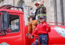 Toluca reconoce a sus bomberos como héroes sin capa