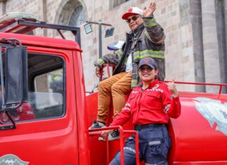 Toluca reconoce a sus bomberos como héroes sin capa