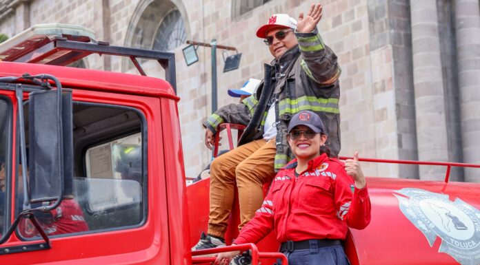 Toluca reconoce a sus bomberos como héroes sin capa