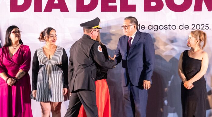 Toluca rinde homenaje a sus bomberos en su día con reconocimientos y premios