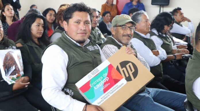 Entrega Ayuntamiento de Lerma apoyos para fiestas patrias y equipo de cómputo a autoridades auxiliares