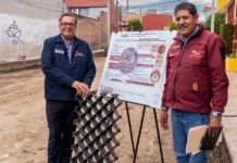 Supervisa Ricardo Moreno aplicación de concreto ecológico en calles de Toluca