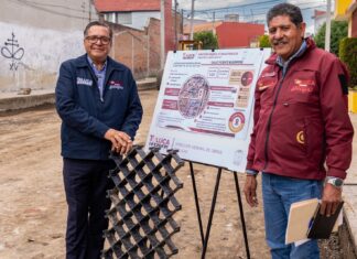Supervisa Ricardo Moreno aplicación de concreto ecológico en calles de Toluca
