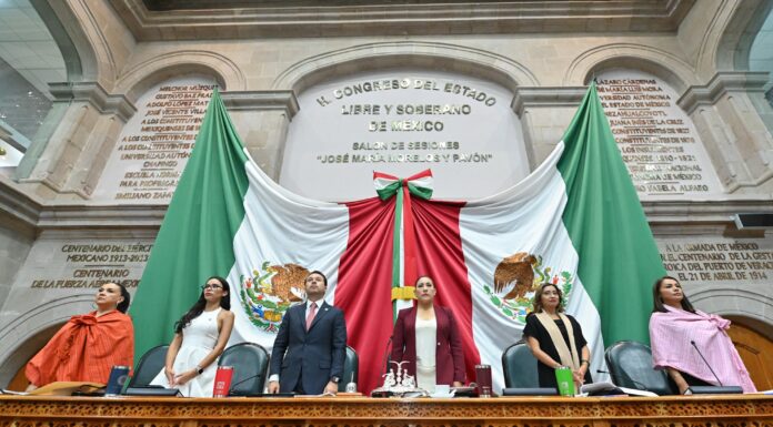 Congreso Edoméx guarda un minuto de silencio por víctimas del accidente en Atlacomulco